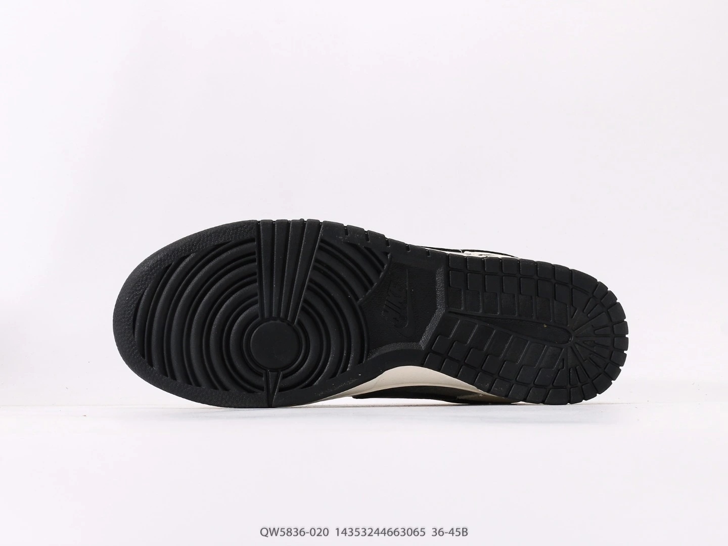 Nike Dunk Low White Black Stussy Collaboration Sneakers QW5836-020