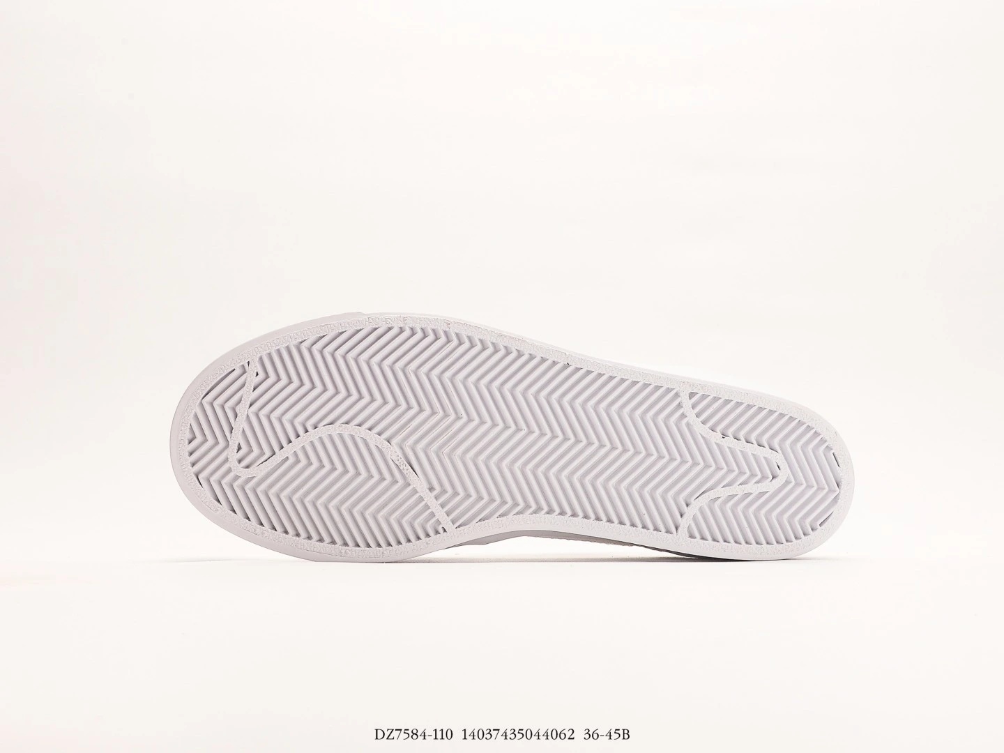 Nike Women’s Low Top Sneakers White Suede Leather DZ7584-110