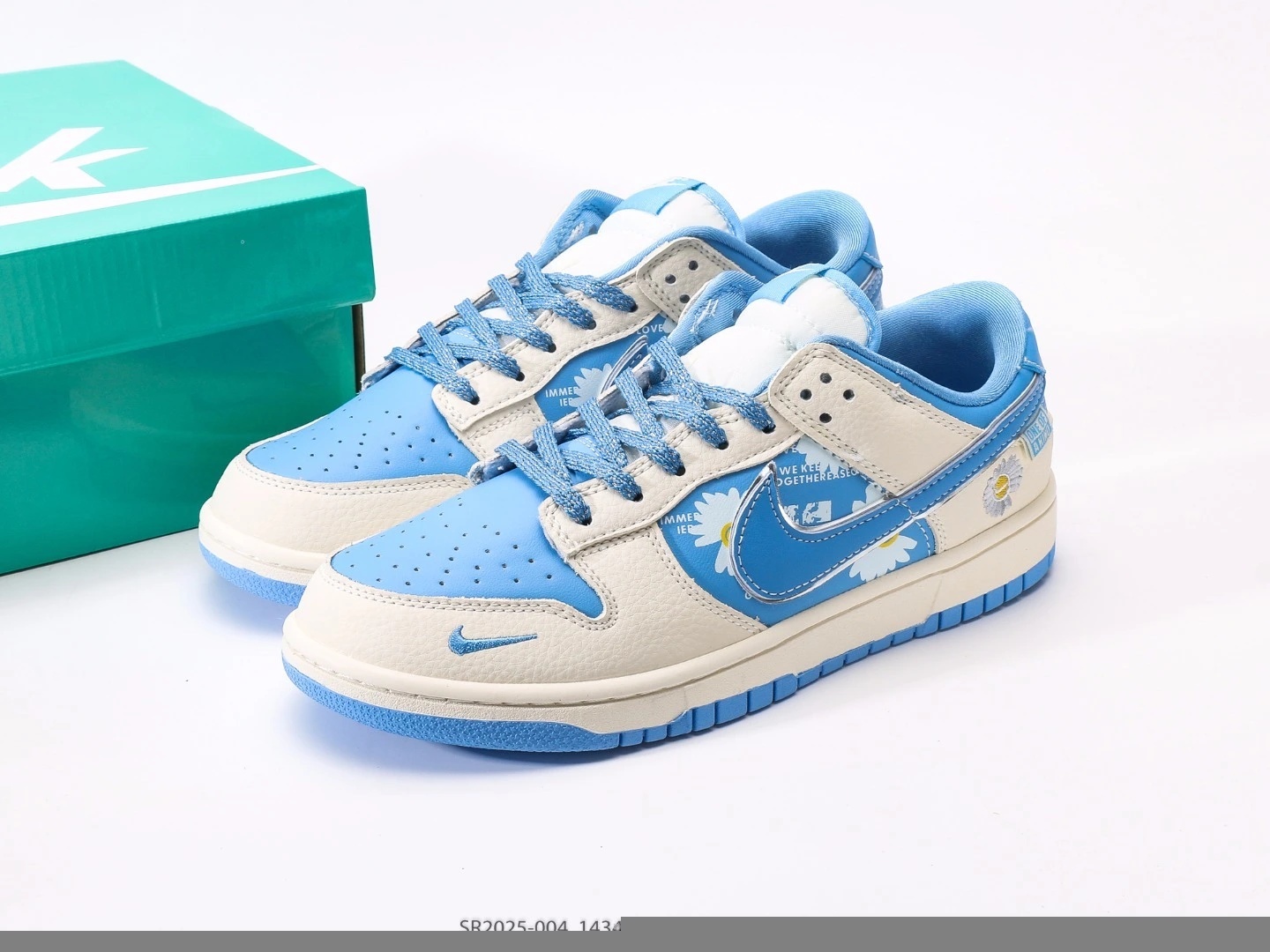 Nike Dunk Low Sneakers White Blue Daisy RS2025-004