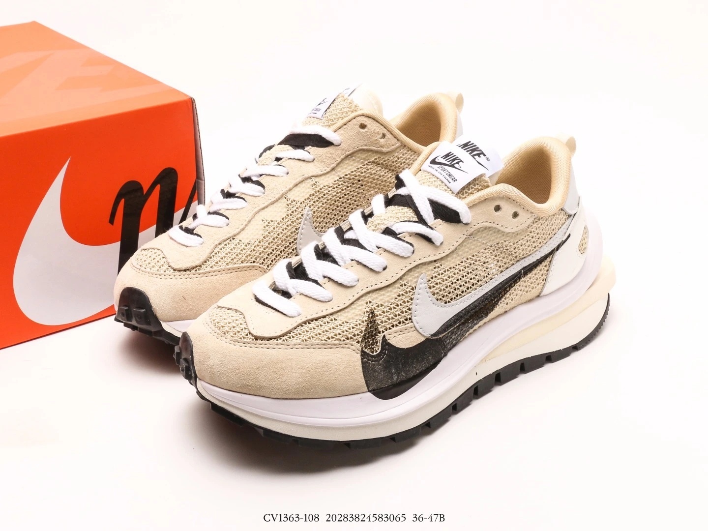 Nike Sacai Vaporwaffle Sneakers Beige Suede Mesh CV1363-108