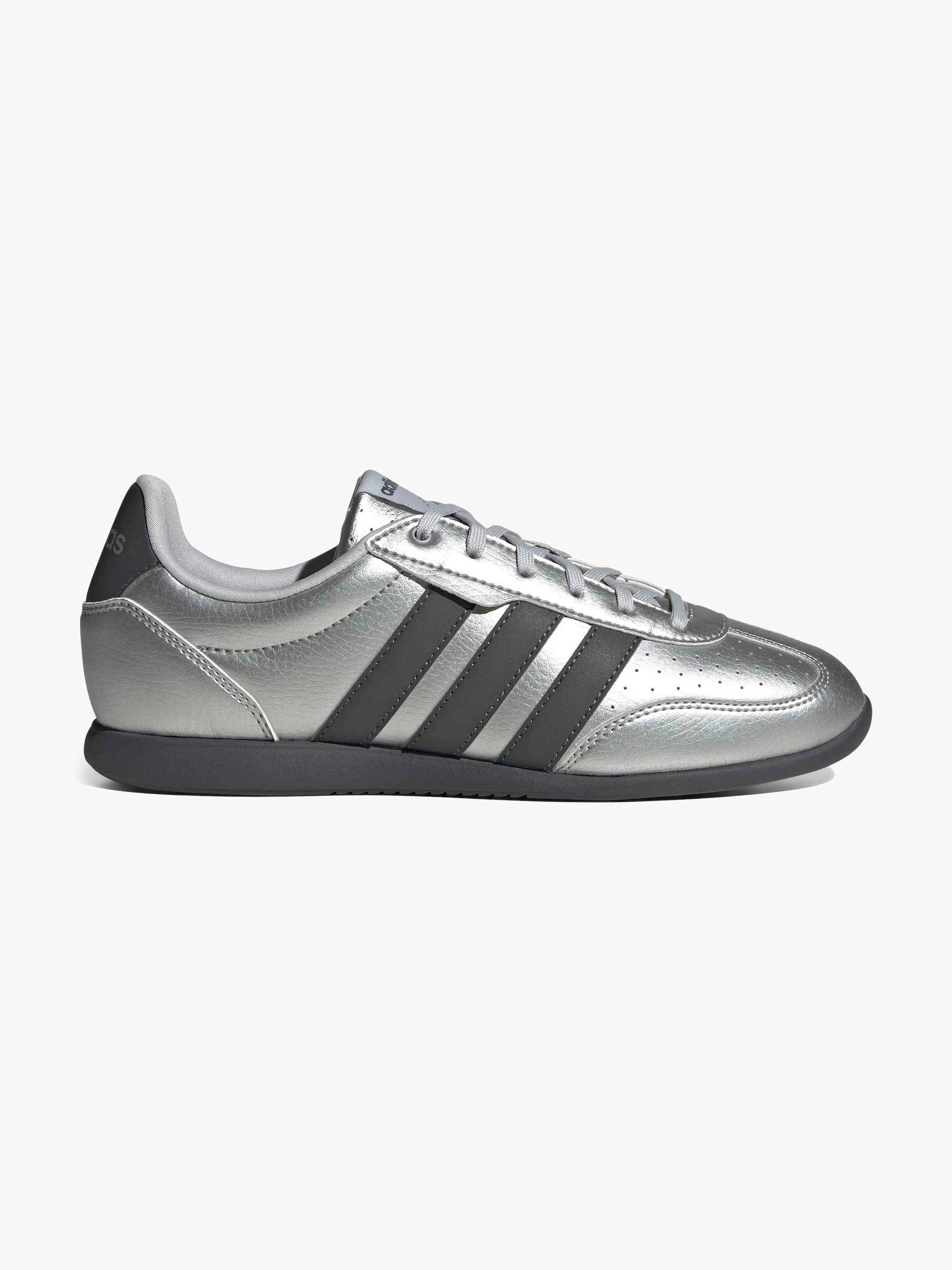 adidas Women's Barreda Lo Sneaker