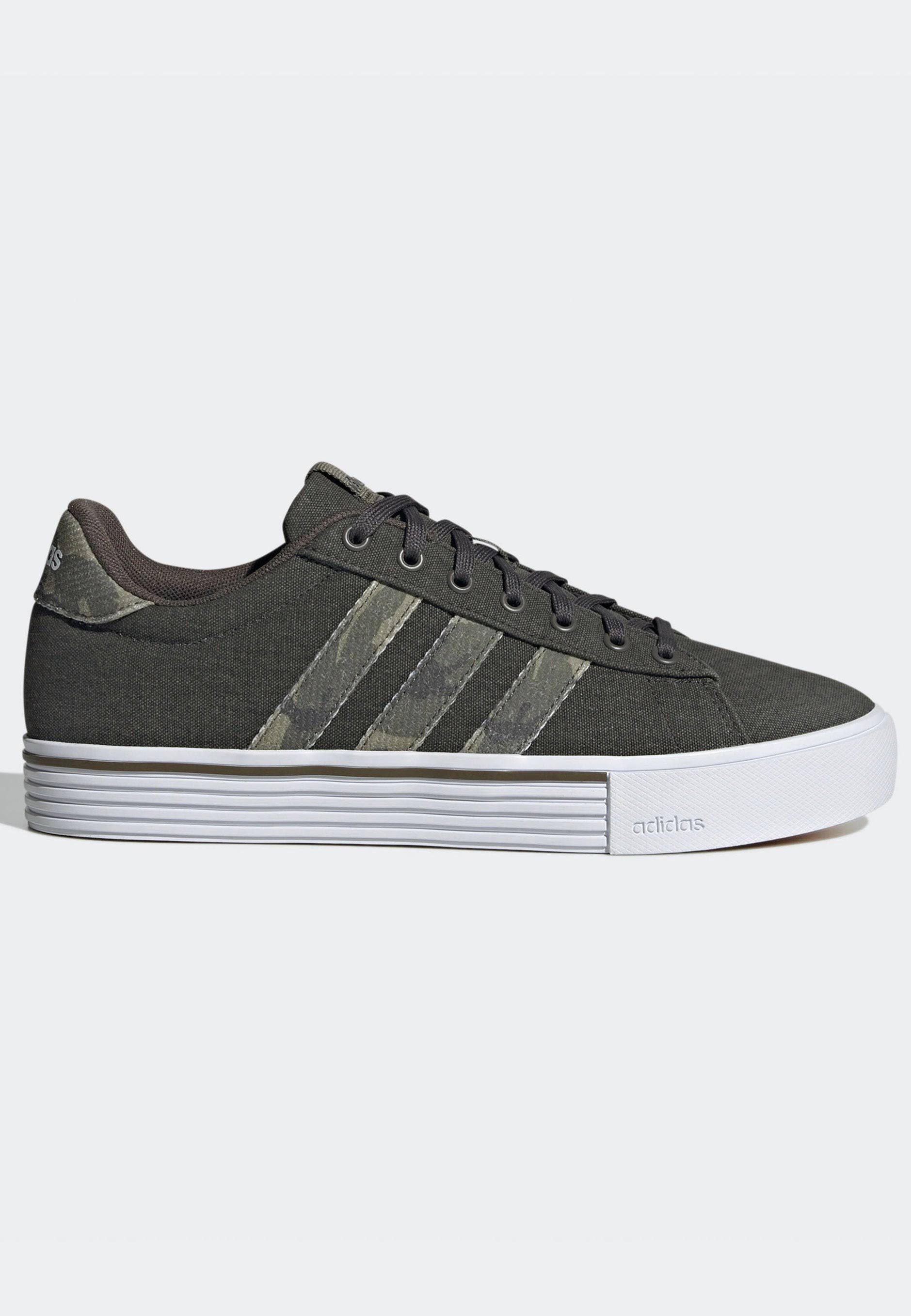 adidas Men's Daily 4.0