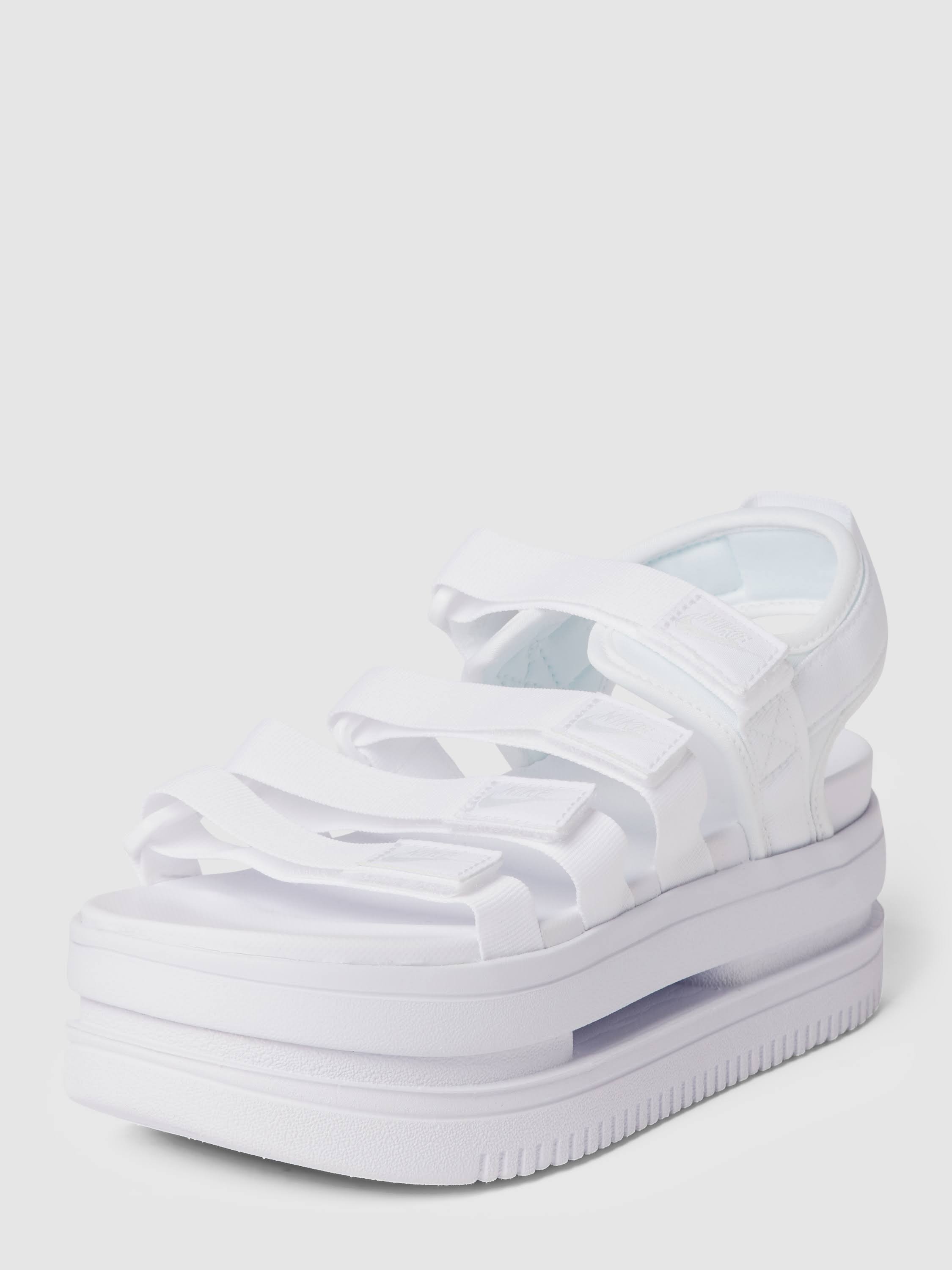 Nike Women's Icon Classic