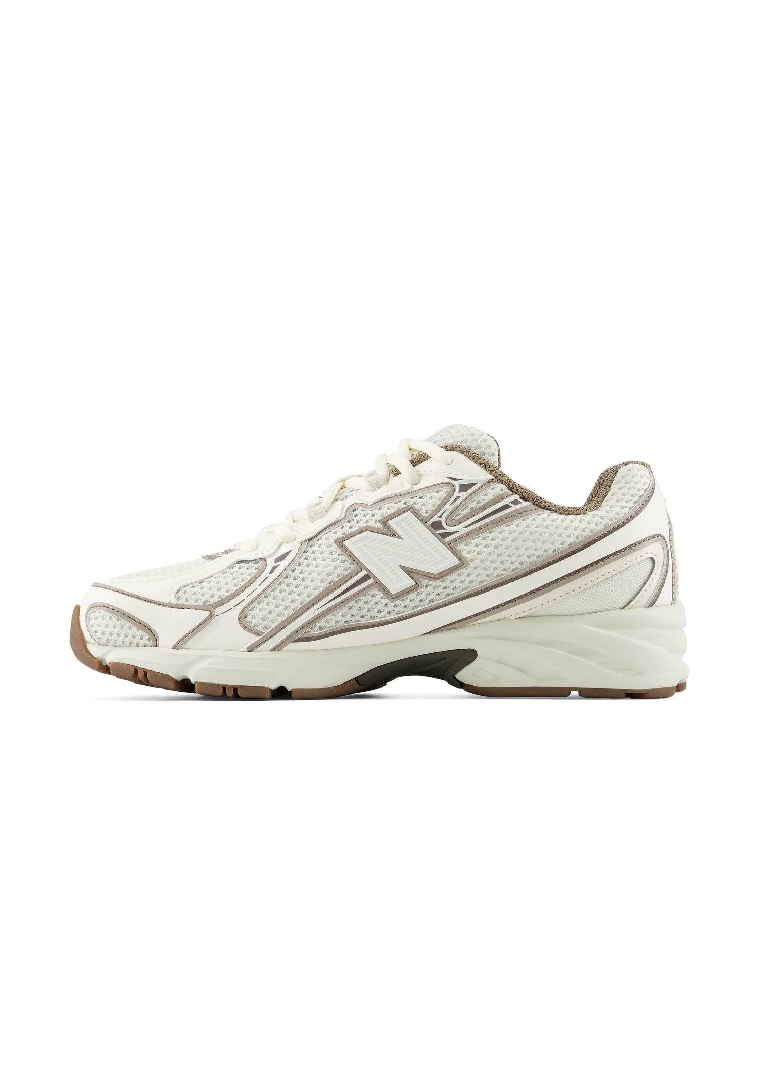 New Balance 740 in beige and brown
