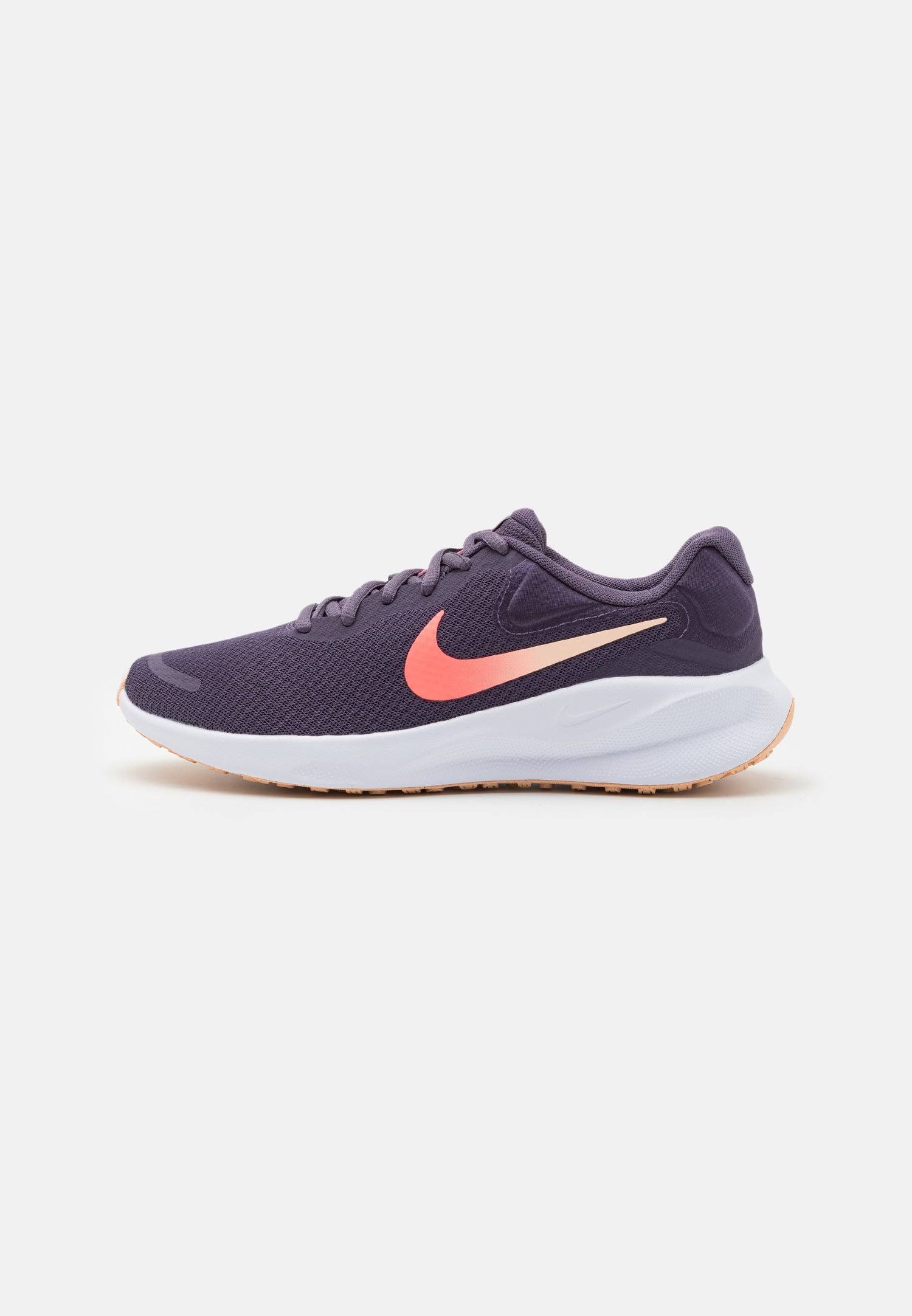 Nike Women's Revolution 7 Running Shoes