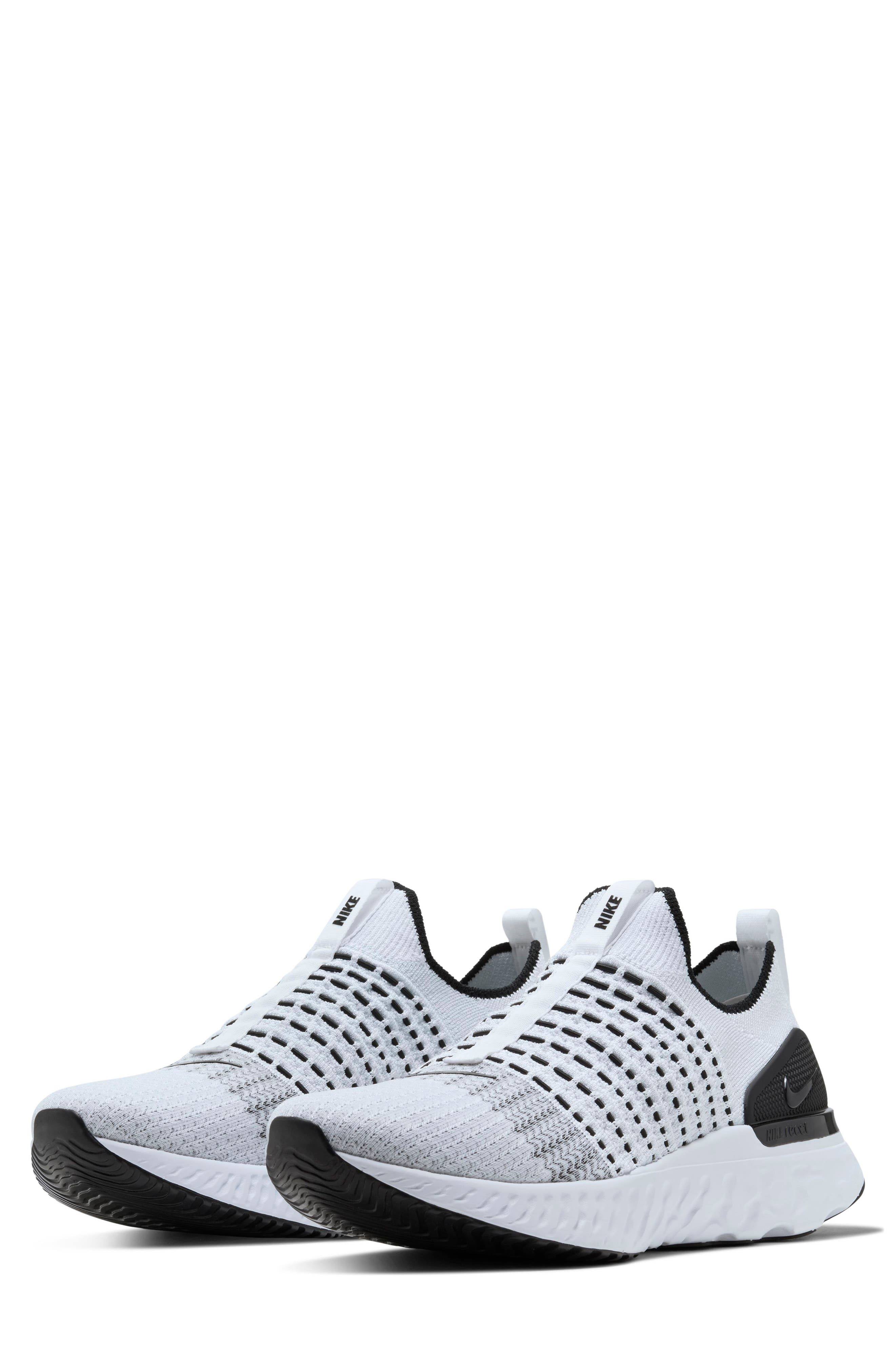 Nike Men s React Phantom Run Flyknit 2