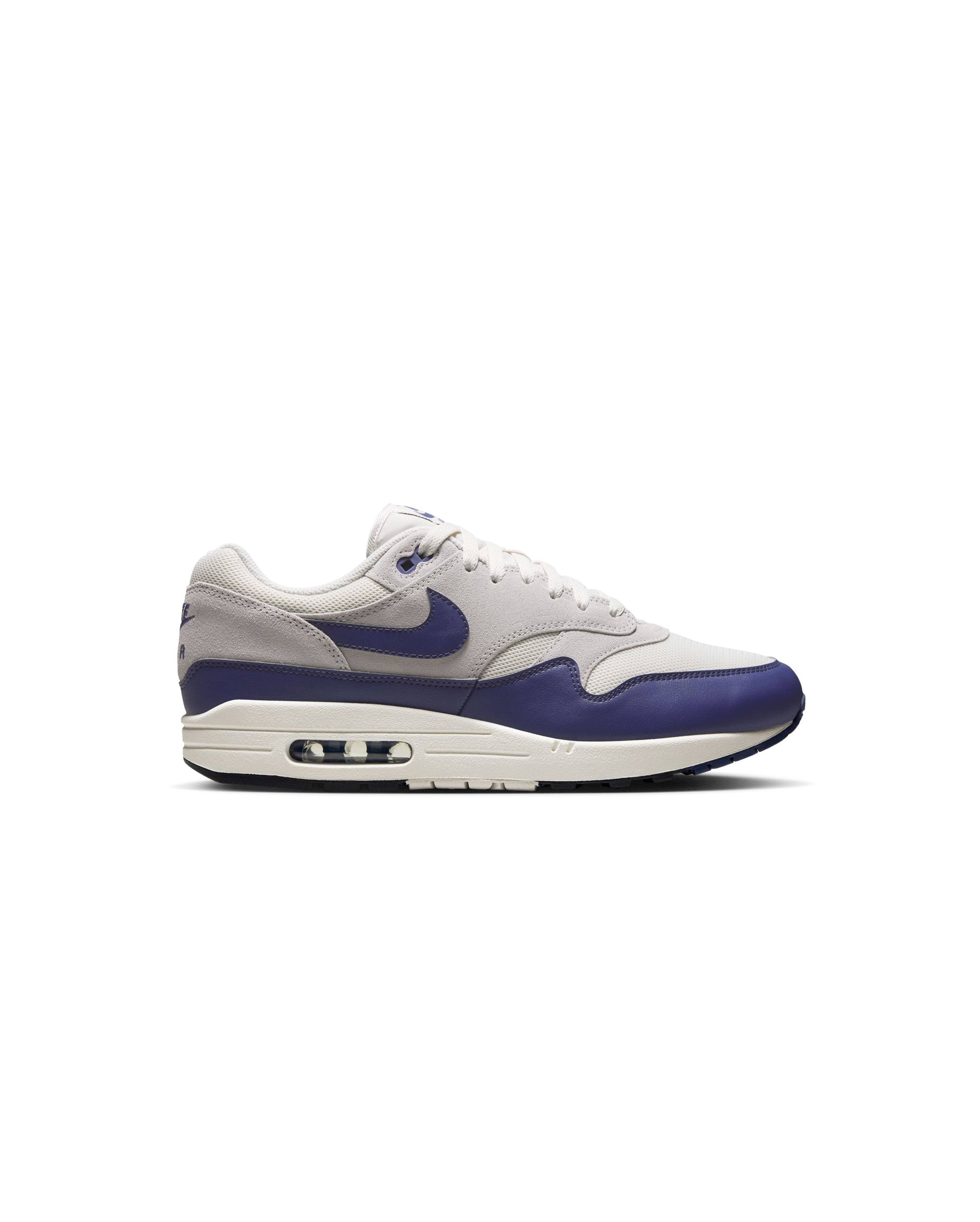 Nike Men s Air Max 1 Essential